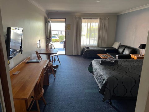 Asters On James Motor Inn - Accommodation Rockhampton 2