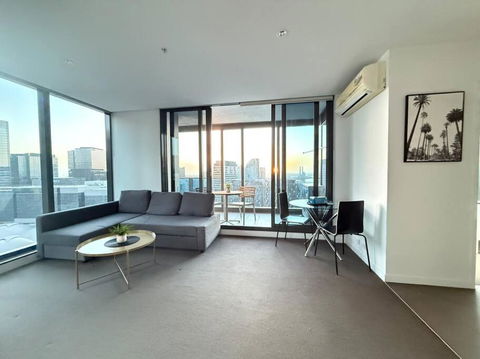 Astonishing 2B2B UpperWestSide Residence Opposite Southern Cross Station - Accommodation Rockhampton 1