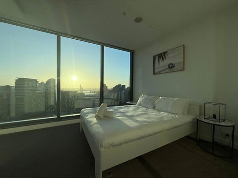 Astonishing 2B2B UpperWestSide Residence Opposite Southern Cross Station - Accommodation Rockhampton 2