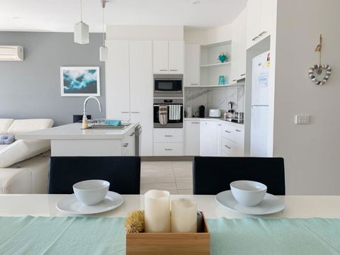 At Broadbeach Inverloch - Accommodation Rockhampton 4