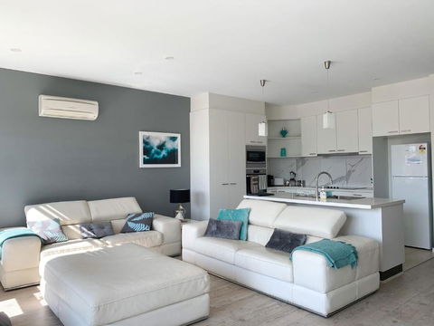 At Broadbeach Inverloch - Accommodation Rockhampton 2