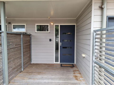 At Broadbeach Inverloch - Accommodation Rockhampton 1