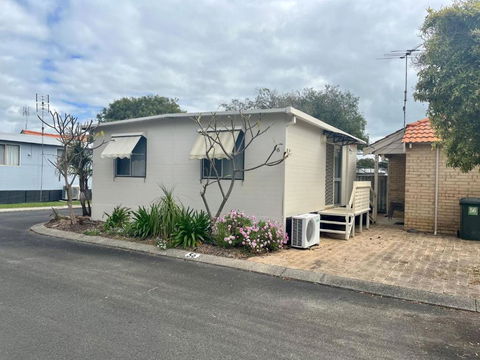 At Busso Cabin 56 - Accommodation Rockhampton 2
