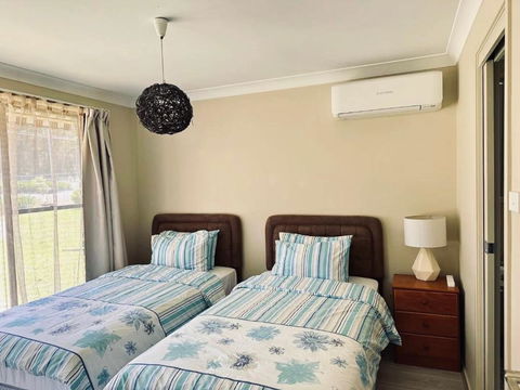 At Holiday House - Accommodation Rockhampton 3