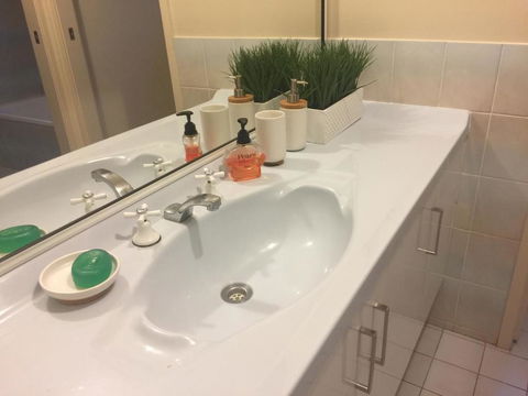 At Holiday House - Accommodation Rockhampton 4