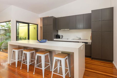 At Lizzie - Accommodation Rockhampton 1