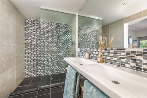 At Waves Penthouse Unit15 - Accommodation Rockhampton 2