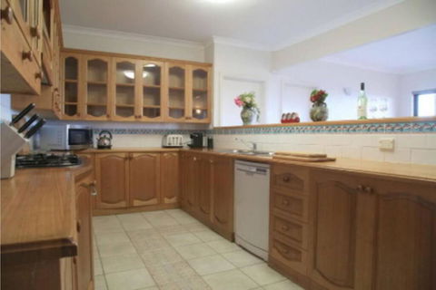 Augusta Beachfront - Watch The Whales Go By - Accommodation Rockhampton 2