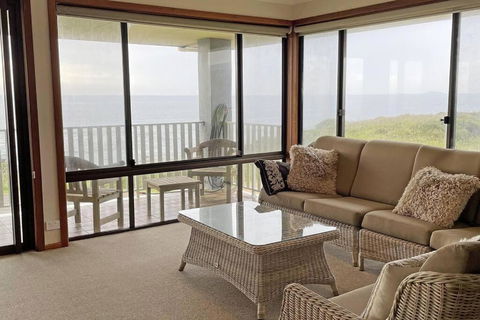 Augusta Beachfront - Watch The Whales Go By - Accommodation Rockhampton 4