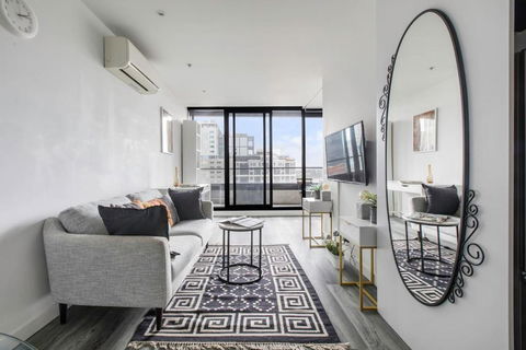 Aura Off Flinders Lane - A City Centre Balcony Abode - Accommodation Rockhampton 0