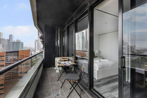 Aura Off Flinders Lane - A City Centre Balcony Abode - Accommodation Rockhampton 3