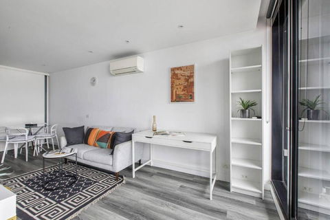 Aura Off Flinders Lane - A City Centre Balcony Abode - Accommodation Rockhampton 4