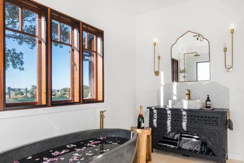 Aurora House - Accommodation Rockhampton 3