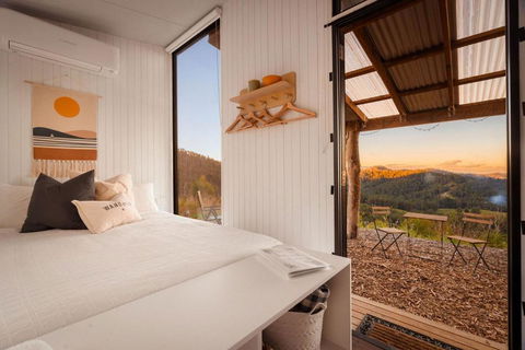 Aurora Lookout By Tiny Away - Accommodation Rockhampton 4
