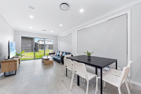 Austral Brand New 3Br House With WiFi & Parking - Accommodation Rockhampton 4