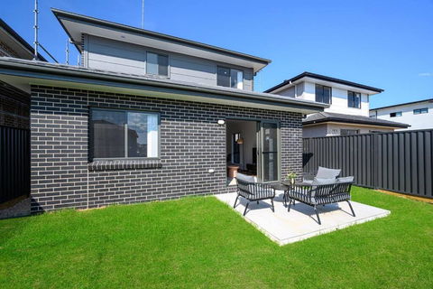 Austral Mordern House 10ppl - Accommodation Rockhampton 3
