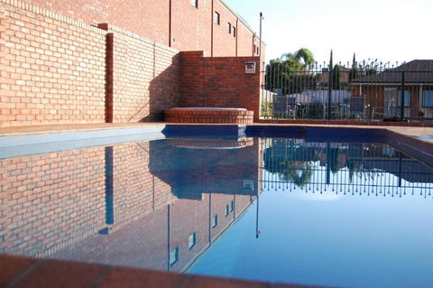 Australian Settlers Motor Inn - Accommodation Rockhampton 4