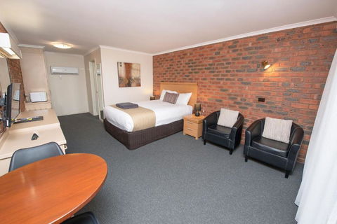 Australian Settlers Motor Inn - Accommodation Rockhampton 2