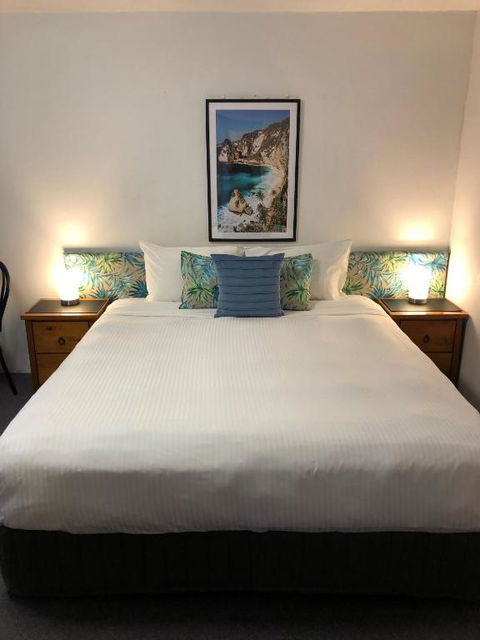 Avaleen Lodge Motor Inn - Accommodation Rockhampton 3