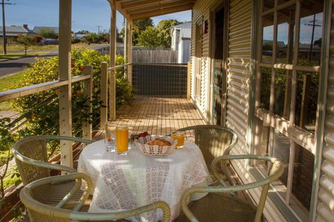 Aveley - Daylesford - Accommodation Rockhampton 0