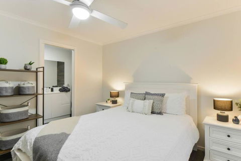 Avenue Family Retreat - Accommodation Rockhampton 2