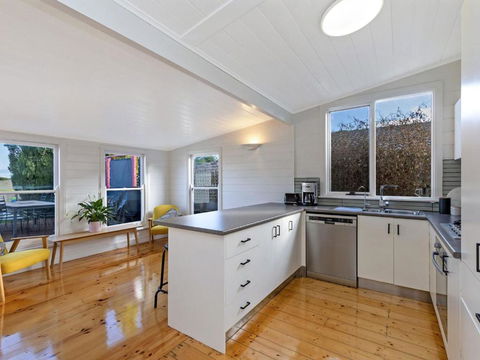 Avery Cottage - Accommodation Rockhampton 1