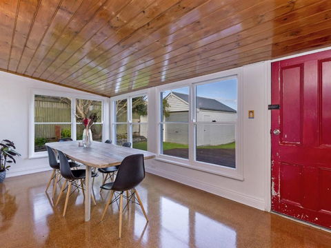 Avery Cottage - Accommodation Rockhampton 3