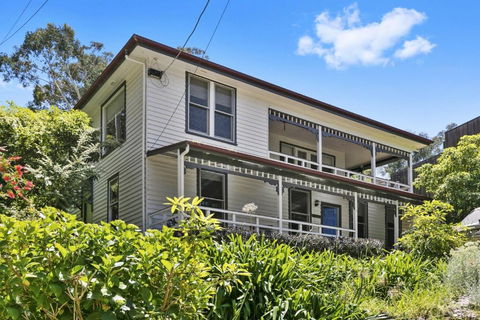 Avirgonia - Accommodation Rockhampton 0