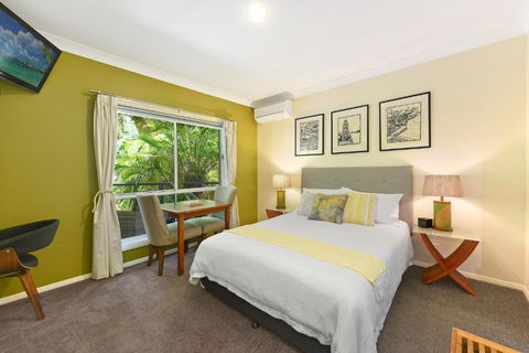 Azura Beach House B&B - Accommodation Rockhampton 2