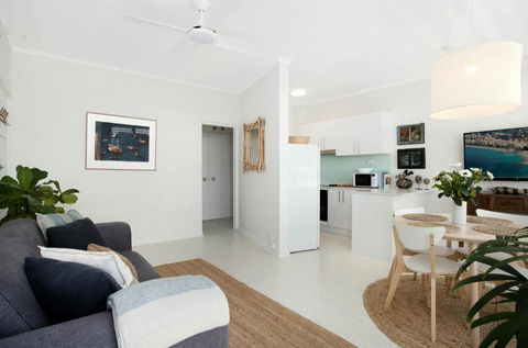Avalon Beachside Apartment - Accommodation Rockhampton 1