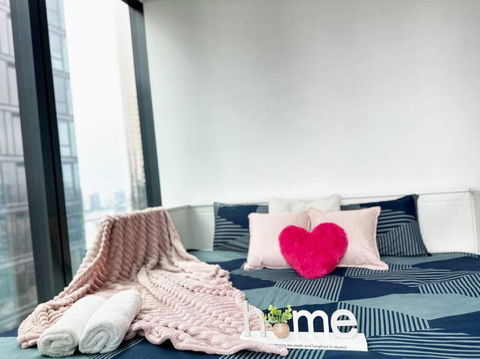 AUS 3415 - 2BR Luxurious Suite FREE PARKING Near Yarra River And Crown - Accommodation Rockhampton 3