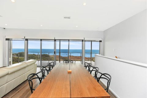 Avaya Sellicks Beachfront Getaway- Wifi - Accommodation Rockhampton 0