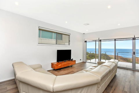 Avaya Sellicks Beachfront Getaway- Wifi - Accommodation Rockhampton 2