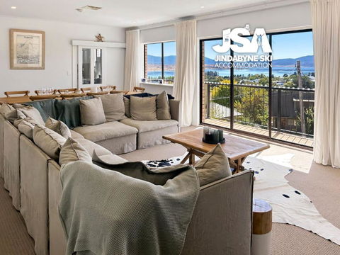 Avalon - Accommodation Rockhampton 0