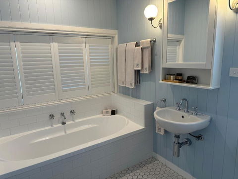 B & B On The Water - Accommodation Rockhampton 2