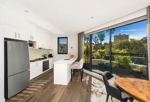 B312S - Luxury Waverton Apartment - Accommodation Rockhampton 1