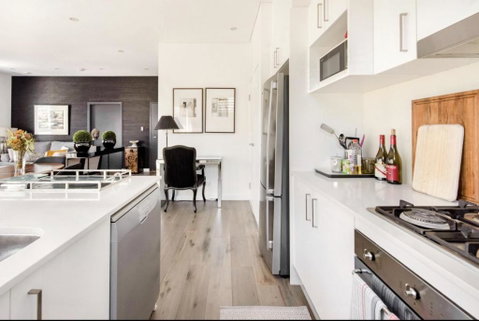 B312S - Luxury Waverton Apartment - Accommodation Rockhampton 4