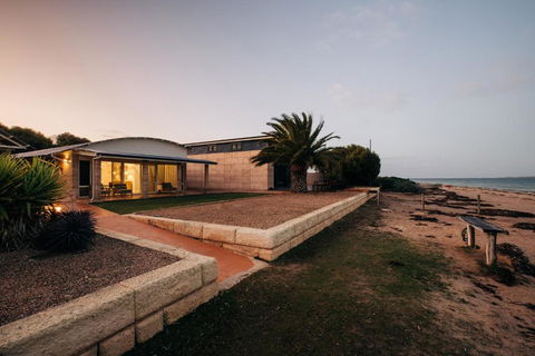 Baird Bay Seaside Villas - Accommodation Rockhampton 1