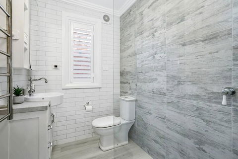 BALO1 - The Esplanade - Mosman - Accommodation Rockhampton 1