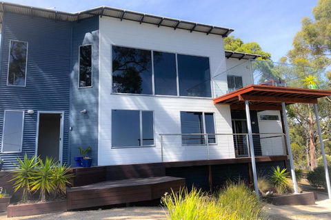 BAY OF FIRES BEACH SHACK Ocean Views From A Modern Beachhouse - Accommodation Rockhampton 0