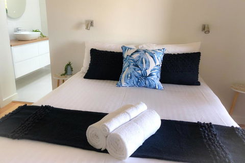 BAY OF FIRES BEACH SHACK Ocean Views From A Modern Beachhouse - Accommodation Rockhampton 1