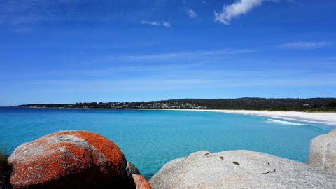 BAY OF FIRES BEACH SHACK Ocean Views From A Modern Beachhouse - Accommodation Rockhampton 3
