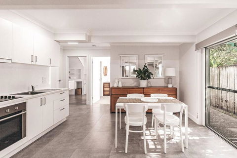 BAY PROPERTIES . Summer Salt On Main - Accommodation Rockhampton 0