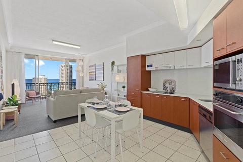 Chevron Renaissance Ocean View - Accommodation Rockhampton 13