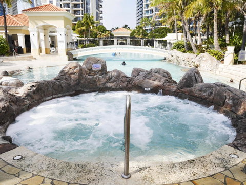Chevron Renaissance Ocean View - Accommodation Rockhampton 27