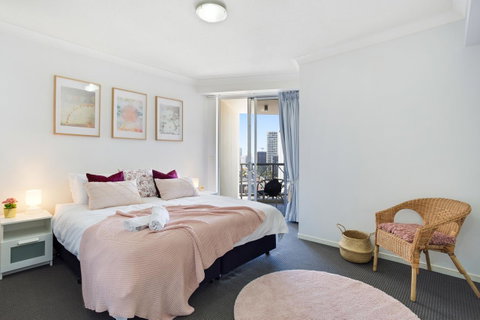 Chevron Renaissance Ocean View - Accommodation Rockhampton 4