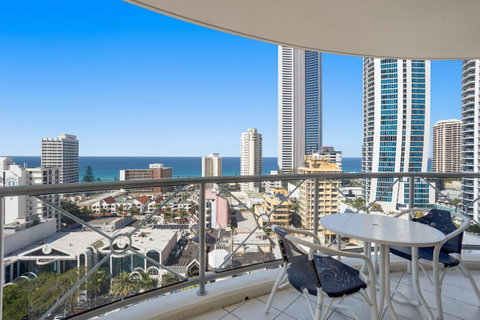 Chevron Renaissance Ocean View - Accommodation Rockhampton 9