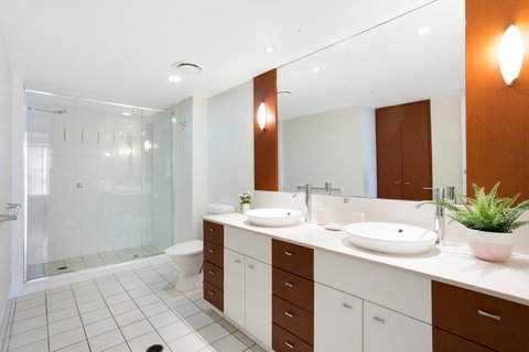 Chevron Renaissance Ocean View - Accommodation Rockhampton 3