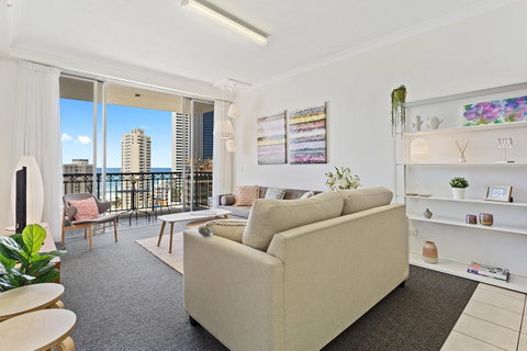 Chevron Renaissance Ocean View - Accommodation Rockhampton 12