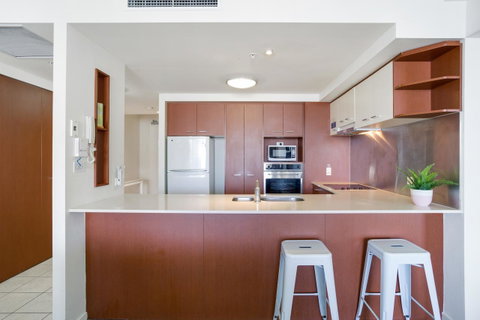 Chevron Renaissance Ocean View - Accommodation Rockhampton 7